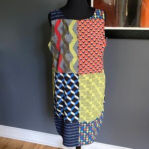 Halogen silky blocked geometric print sleeveless shift midi. Medium.